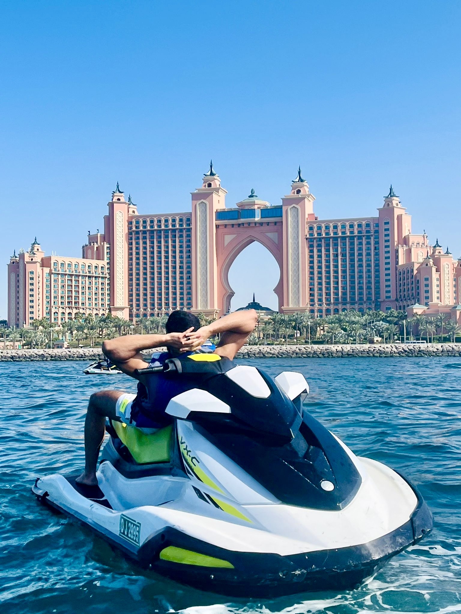 Jet ski à Dubaï face au Burj Al Arab